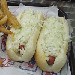 Montreal hot dog httpsuploadwikimediaorgwikipediacommonsthu