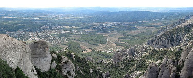 Montserrat (mountain) httpsuploadwikimediaorgwikipediacommonsthu
