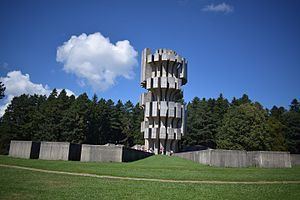 Monument to the Revolution (Kozara) httpsuploadwikimediaorgwikipediacommonsthu