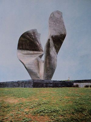 Monument to the victory of the people of Slavonia httpsuploadwikimediaorgwikipediacommonsthu