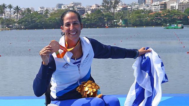 Moran Samuel Ynetnews Culture Israeli rower Moran Samuel wins bronze in Rio
