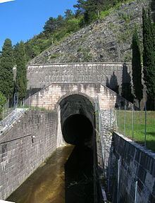 Mori-Torbole tunnel httpsuploadwikimediaorgwikipediacommonsthu