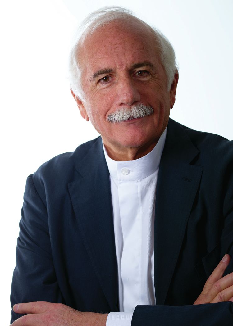 Moshe Safdie imagesadsttccommediaimages55f9a4f5e58ece10