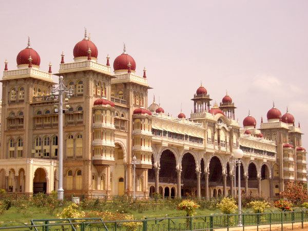 Most breathtaking palaces of the world Most breathtaking palaces of the world