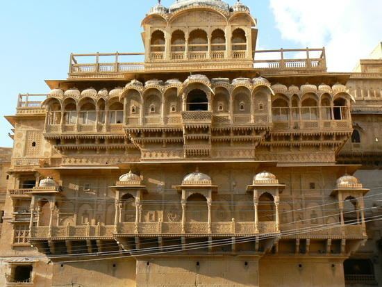 Most breathtaking palaces of the world Most breathtaking palaces of the world