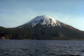Mount Amukta httpsuploadwikimediaorgwikipediacommonsthu