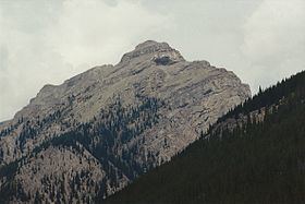 Mount Aylmer httpsuploadwikimediaorgwikipediacommonsthu