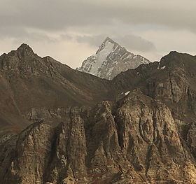 Mount Beshtor httpsuploadwikimediaorgwikipediacommonsthu
