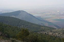 Mount Gilboa httpsuploadwikimediaorgwikipediacommonsthu