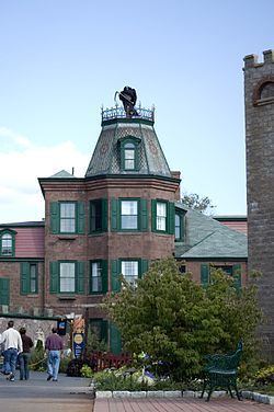 Mount Hope Estate httpsuploadwikimediaorgwikipediacommonsthu