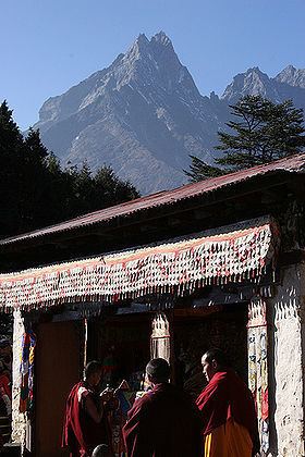 Mount Khumbila httpsuploadwikimediaorgwikipediacommonsthu
