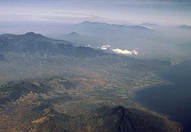 Mount Lurus httpsuploadwikimediaorgwikipediaidthumb2