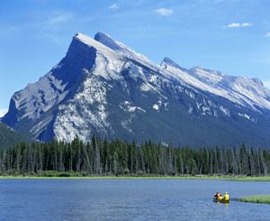 Mount Rundle banffcaimagespagesN656rundlelakejpg