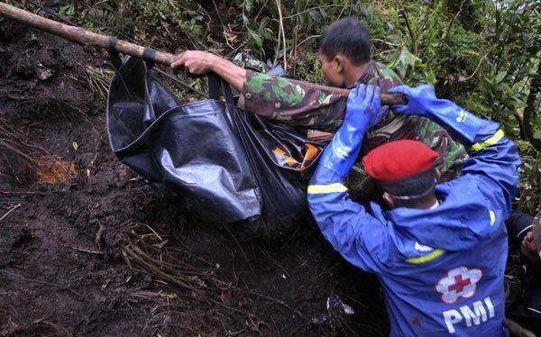 Mount Salak Sukhoi Superjet 100 crash Crashed Russian jets black box found incomplete1chinadailycom