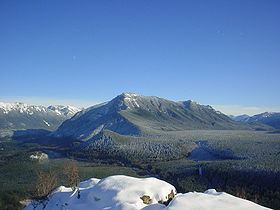 Mount Washington (Cascades) httpsuploadwikimediaorgwikipediacommonsthu