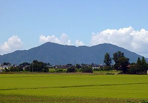 Mount Yahiko httpsuploadwikimediaorgwikipediacommonsthu