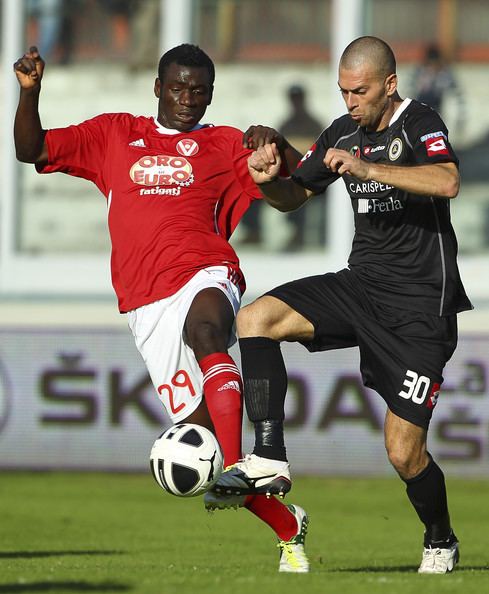 Moussa Koné Moussa Kone Photos Photos AS Varese v AC Spezia Serie B Zimbio