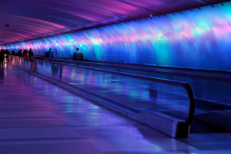 Moving walkway