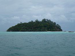 Moyenne Island httpsuploadwikimediaorgwikipediacommonsthu