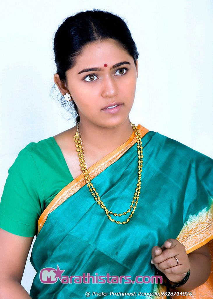 Mrunmayee Deshpande Mrunmayee Deshpande Marathi Actress Photos Biography