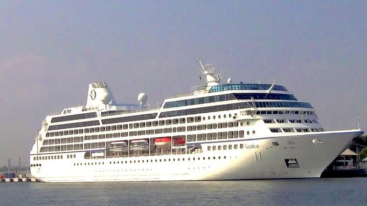 MS Nautica Kreuzfahrtschiff Oceania Cruises MS Nautica amp AIDA blu in Warnemnde