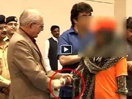 Muhammad Khan Achakzai Governor Balochistan Muhammad Khan Achakzai Caught On Camera