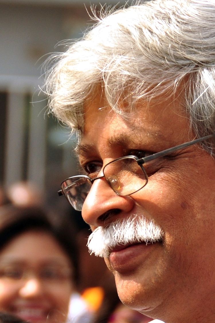 Muhammed Zafar Iqbal FileMuhammed Zafar Iqbal at Borno MelaJPG Wikimedia