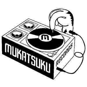 Mukatsuku Records httpsimgdiscogscomVWZ7KIolZ7tUYJNpZaBj3Jh0x