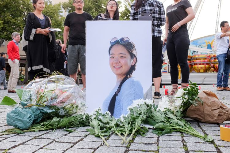 Murder of Yangjie Li Yangjie Li Gedenkveranstaltung am Rathaus Jing Zhou Fotografie