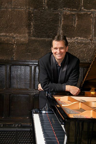 Murray McLachlan (musician) Chethams Summer School for Pianists Manchester Faculty Detail