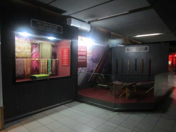 Museum Negeri Pontianak Museum Negeri Pontianak Alat Tenun Suku Dayak Blogger Borneo Network