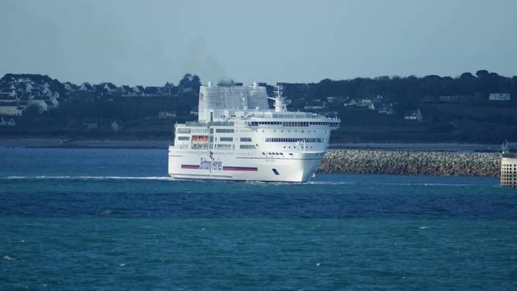 MV Armorique Brittany Ferries Pont Aven Passing MV Armorique At Roscoff