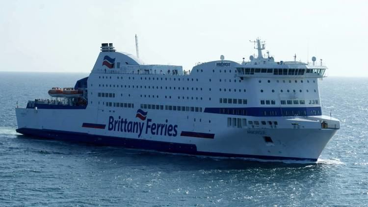 MV Armorique Brittany Ferries MV Armorique Passing The Pont Aven At Roscoff