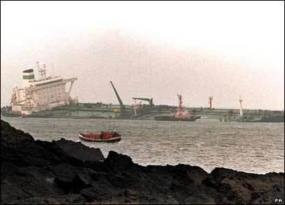 MV Sea Empress BBC NEWS In detail The Sea Empress disaster Disaster strikes