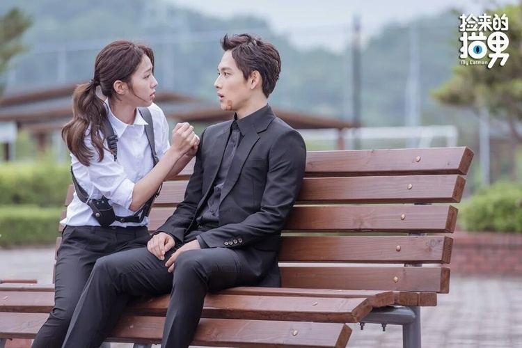 Im Si-wan and Chae Soo-bin staring at each other while sitting on the bench in a scene from the Chinese-South Korean web drama, My Catman