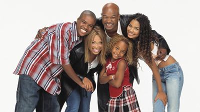 Damon Wayans smiling while hugging Tisha Campbell, Jennifer Freeman, George Gore II, and Parker McKenna Posey in the 2001 American sitcom, My Wife and Kids