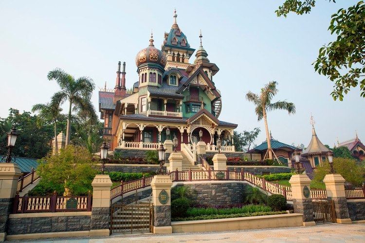 Mystic Manor Mystic Manor opens in Hong Kong Disneyland Le Parcorama