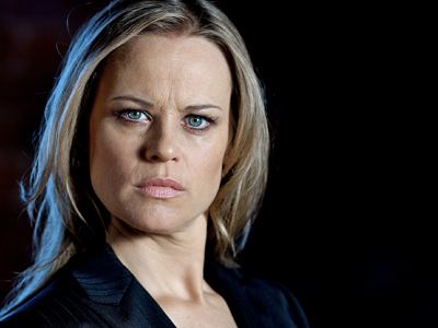 Nadine Garner as Jennifer Mapplethorpe in the 2007 Australian TV series City Homicide with a stern facial expression.
