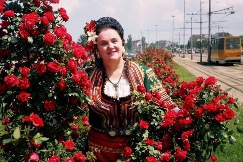 Nadka Karadjova Bulgarian Folk Singer Nadka Karadjova Passes Away Novinitecom