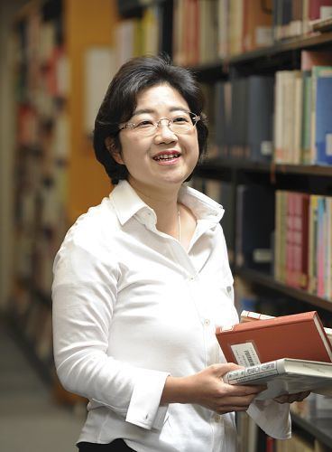Nahoko Uehashi La escritora Nahoko Uehashi recibe el Premio Hans