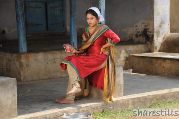 Nallavan (2010 film) movie scenes Shruthy Bala Stills from Romba Nallavan Da Nee 4