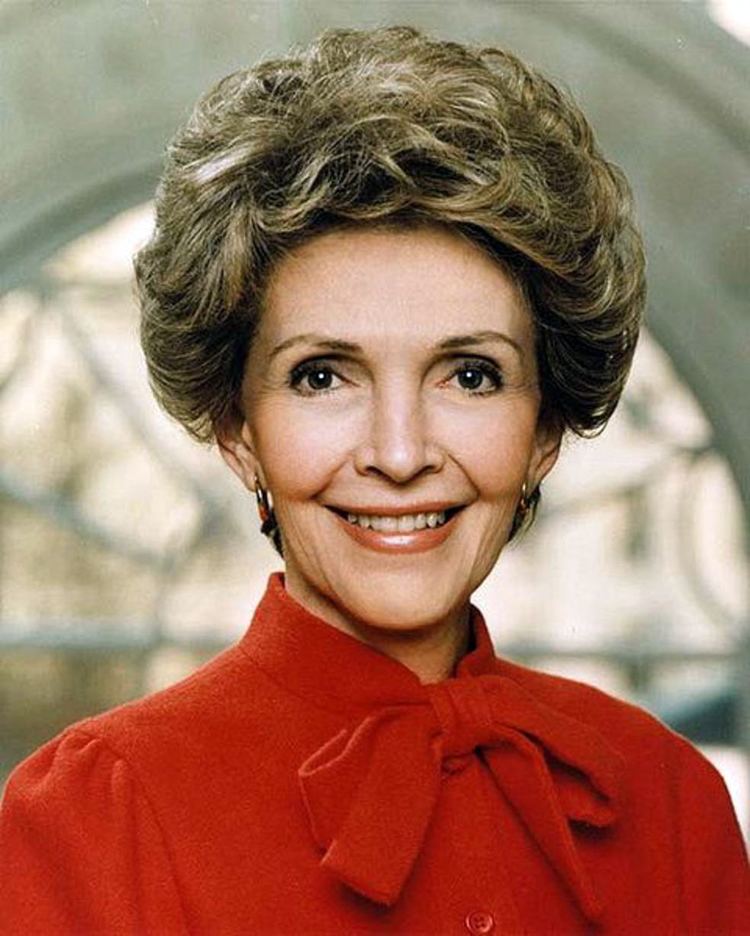 Nancy Reagan httpsuploadwikimediaorgwikipediacommons11