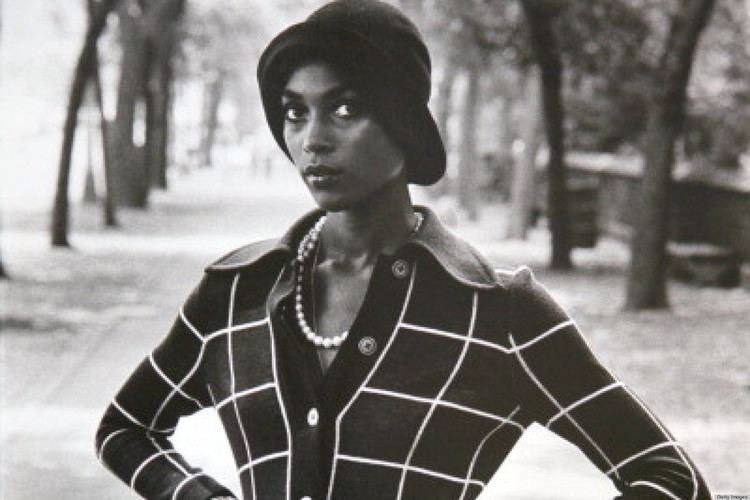 Naomi Sims The First Black Supermodel Naomi Sims Tries A 1920s Look
