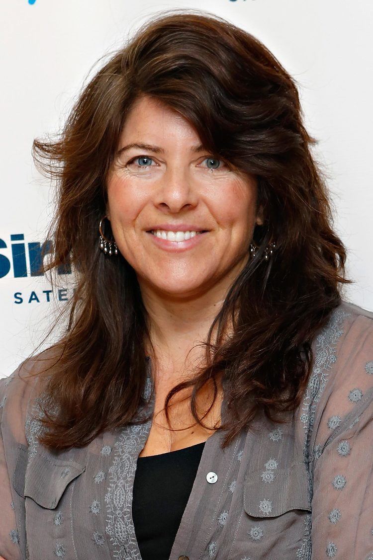 Naomi Wolf Author Naomi Wolf Sues Bank Says 300000 Stolen From