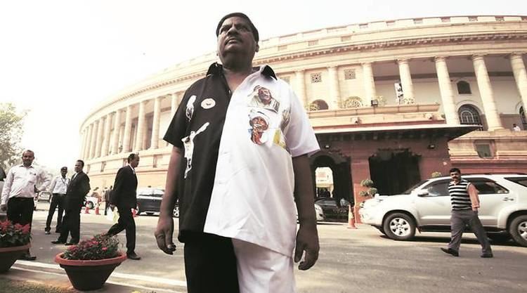 Naramalli Sivaprasad Wanted to tell the plight of common man TDP MP who stood outside