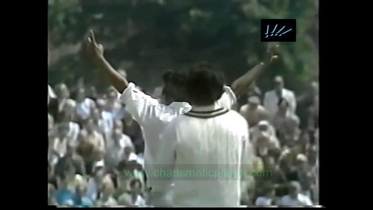 Naseer Malik Takes the Wicket of RB McCokser in 1975 YouTube