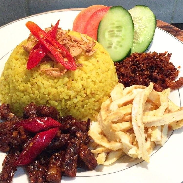Nasi kuning Nasi Kuning Indonesian YellowTurmeric Rice YouTube