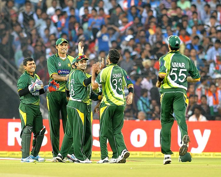 Nasir Jamshed (Cricketer) playing cricket