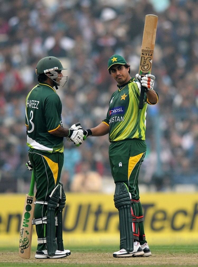 Nasir Jamshed (Cricketer) playing cricket