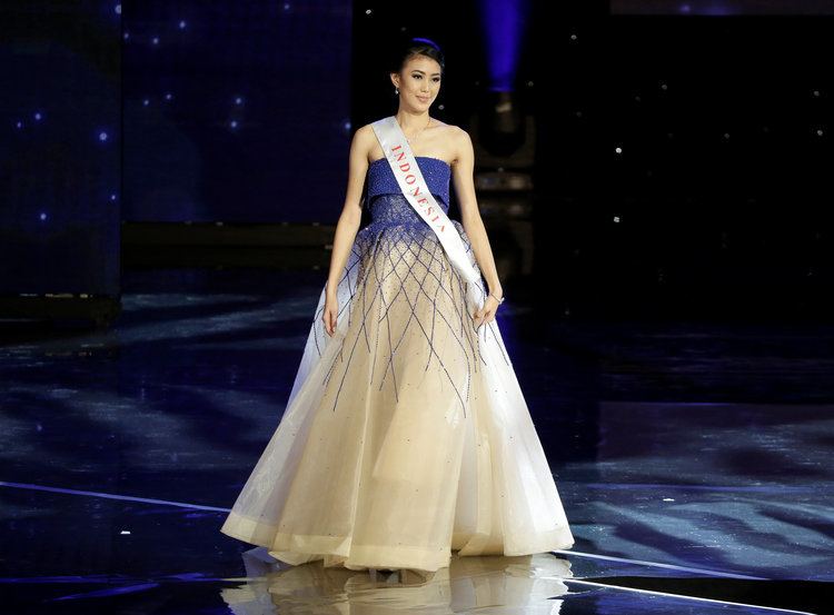Natasha Mannuela Pesona Natasha Mannuela di Panggung Miss World 2016